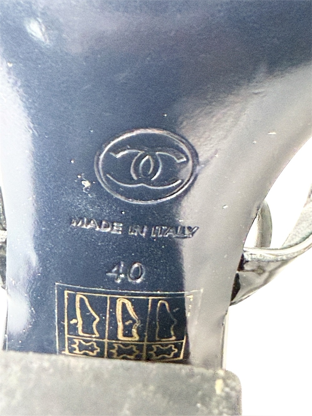 Chanel CC Patent Leather T Strap Silver Chain Accent Navy Blue Sandals Size 40 - Picture 11 of 12